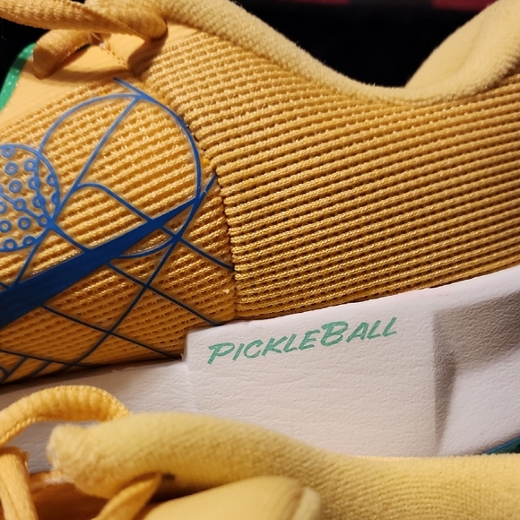 Nike Zoom Challenge Pickleball shoes In woman's size 8 - Picture 2 of 6